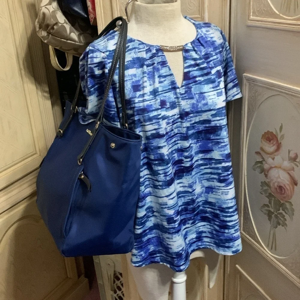 Liz Claiborne beautiful nylon bag perfect color for fall